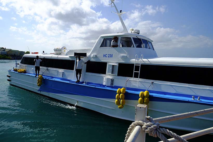 Silhouette island navetta